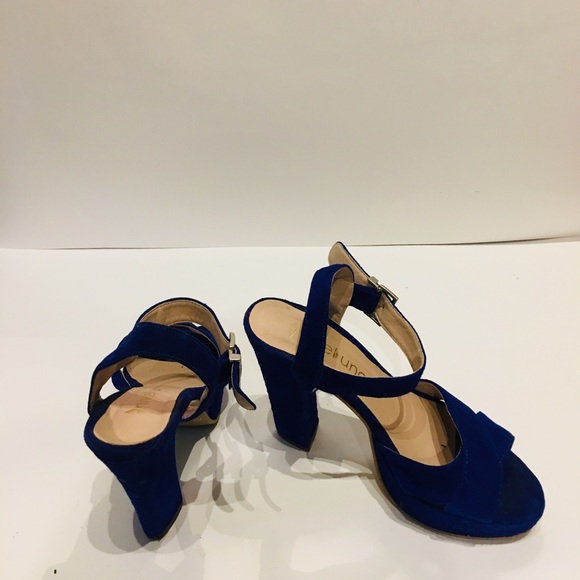 Blue suede heels - Picture 2 of 3
